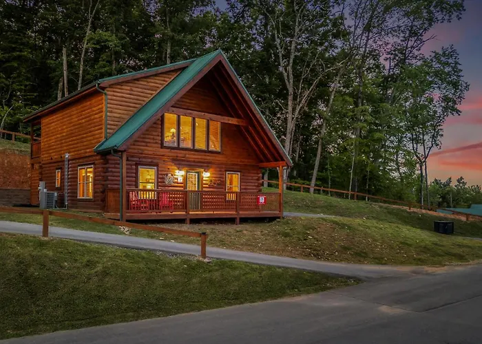 The 3 Bears Is A Newly Built 3 Bedroom Cabin Only 3 Minutes From The Parkway! Pigeon Forge